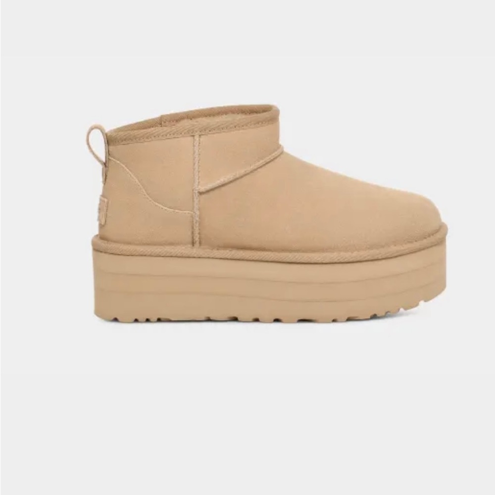 UGG ( SOLD OUT AND BACK ORDERED EVERYWHERE ) Classic Ultra Mini Platform Boot